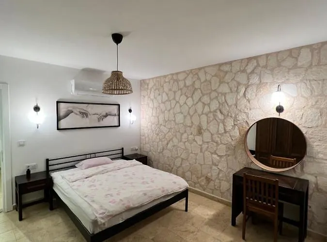 Viola Apart - Kalkan